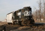 NS 5098 leads train PP05 up the yard lead